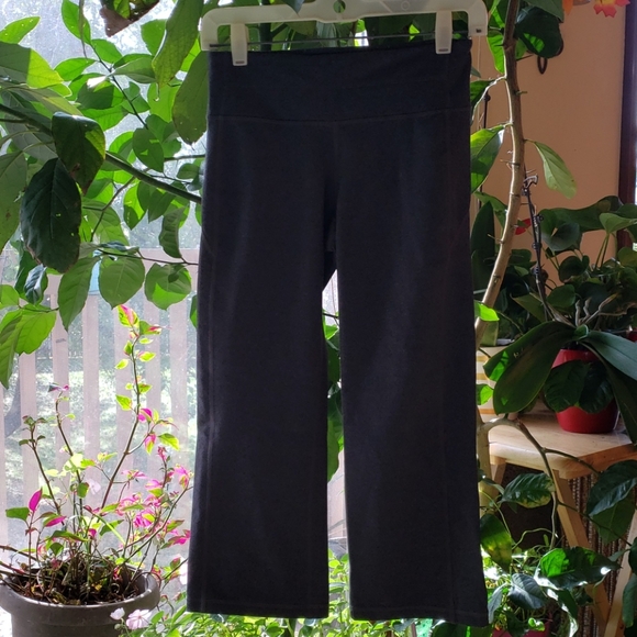 Athleta Pants - Athleta Gray Capri small